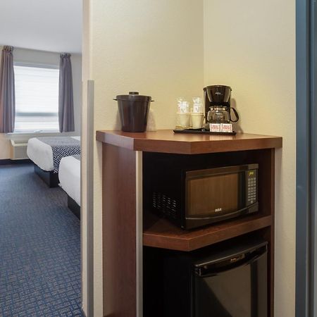 Super 8 By Wyndham Lachenaie/Terrebonne Buitenkant foto
