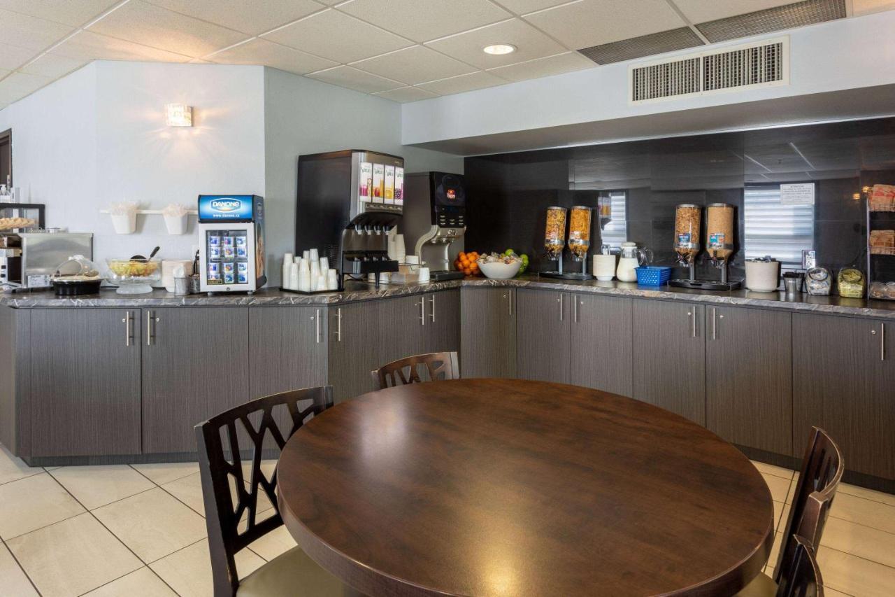 Super 8 By Wyndham Lachenaie/Terrebonne Buitenkant foto