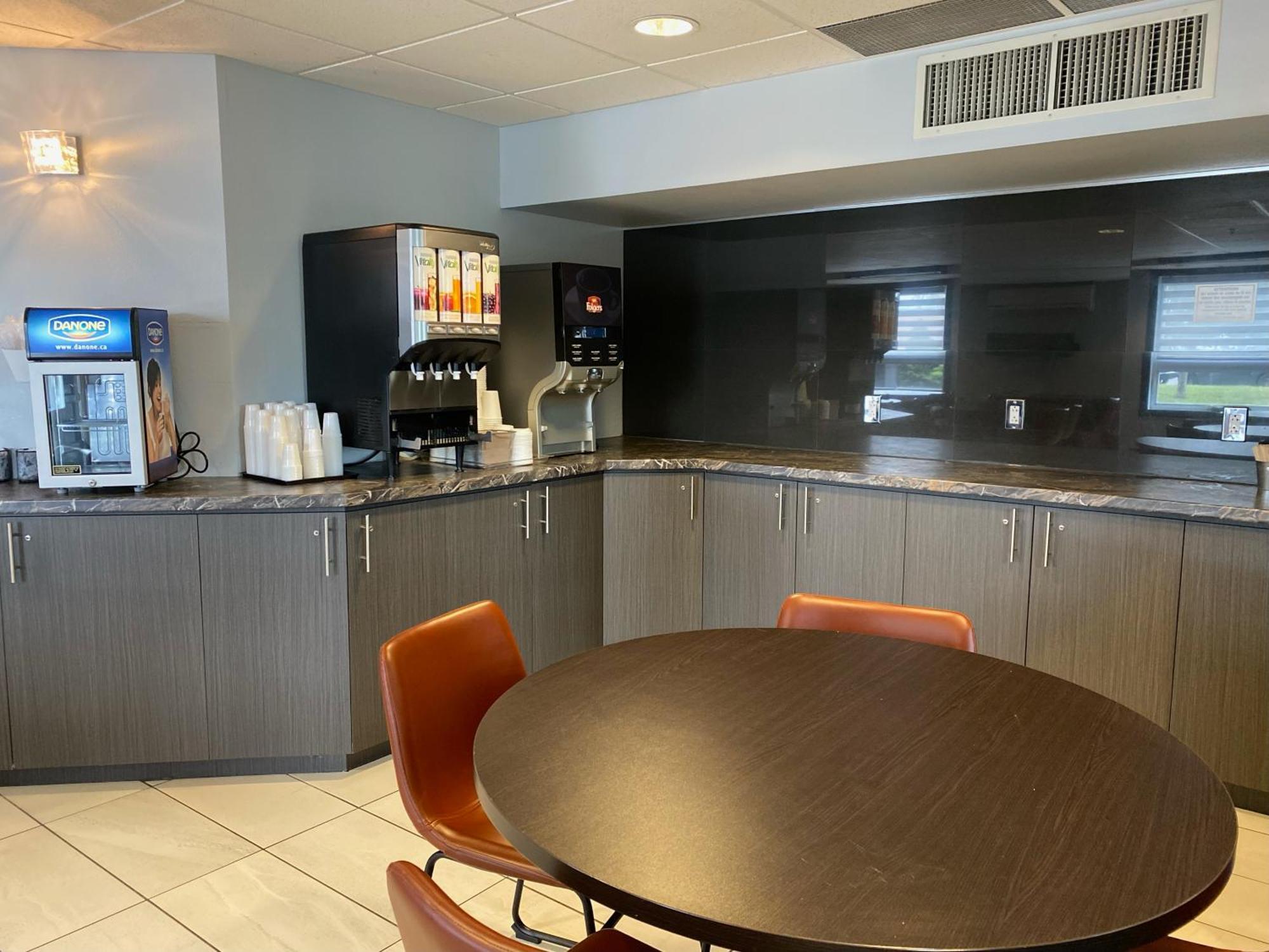 Super 8 By Wyndham Lachenaie/Terrebonne Buitenkant foto