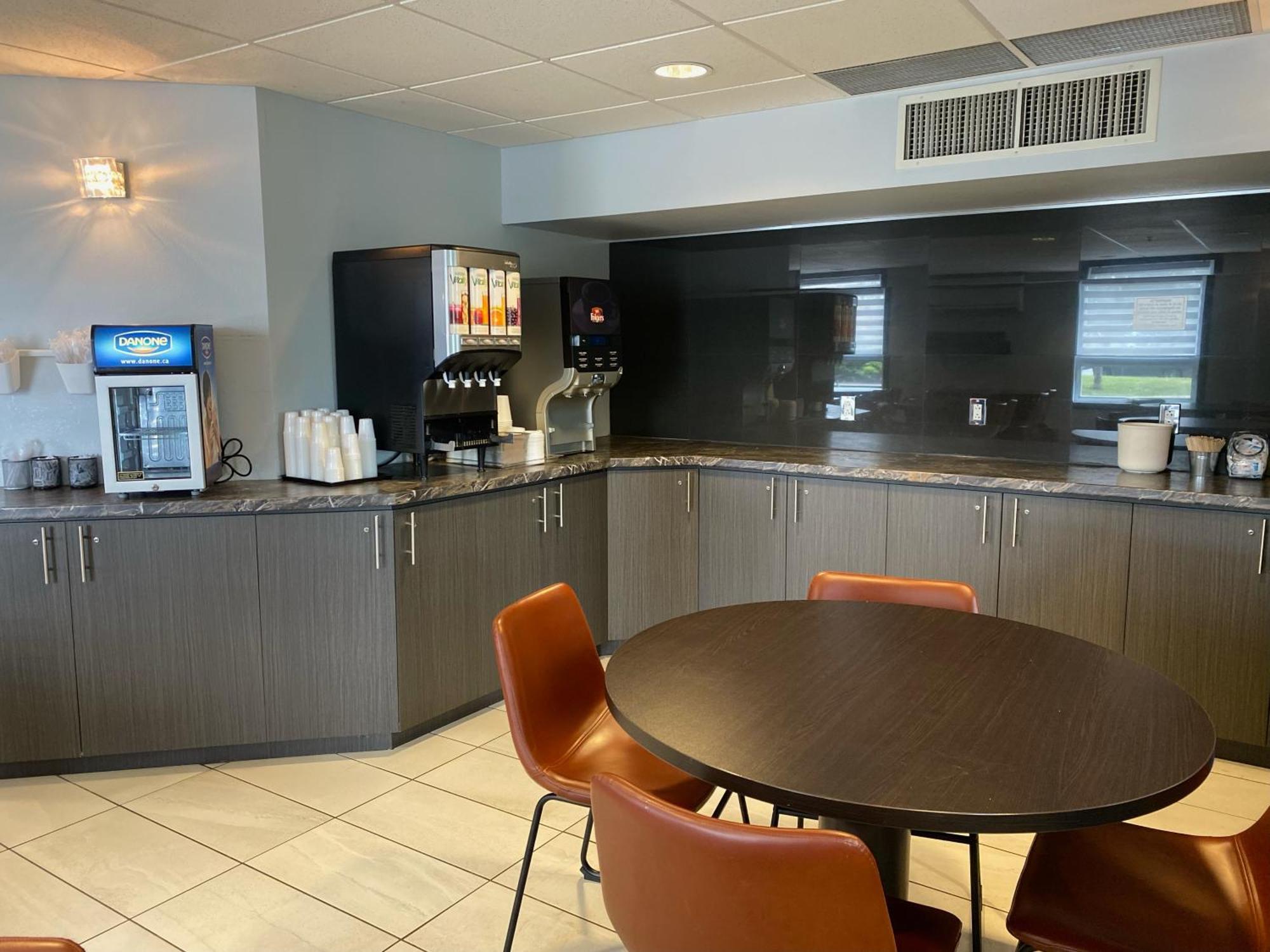 Super 8 By Wyndham Lachenaie/Terrebonne Buitenkant foto