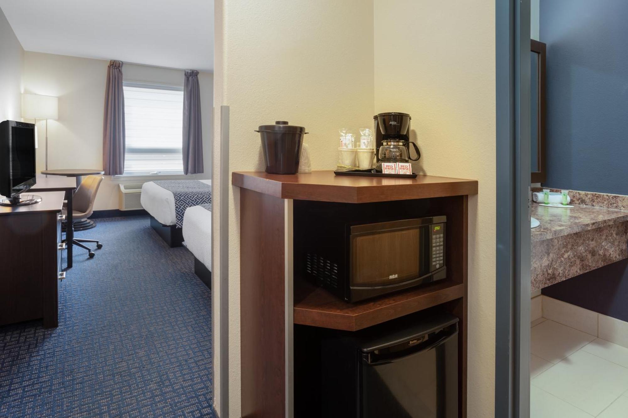 Super 8 By Wyndham Lachenaie/Terrebonne Buitenkant foto