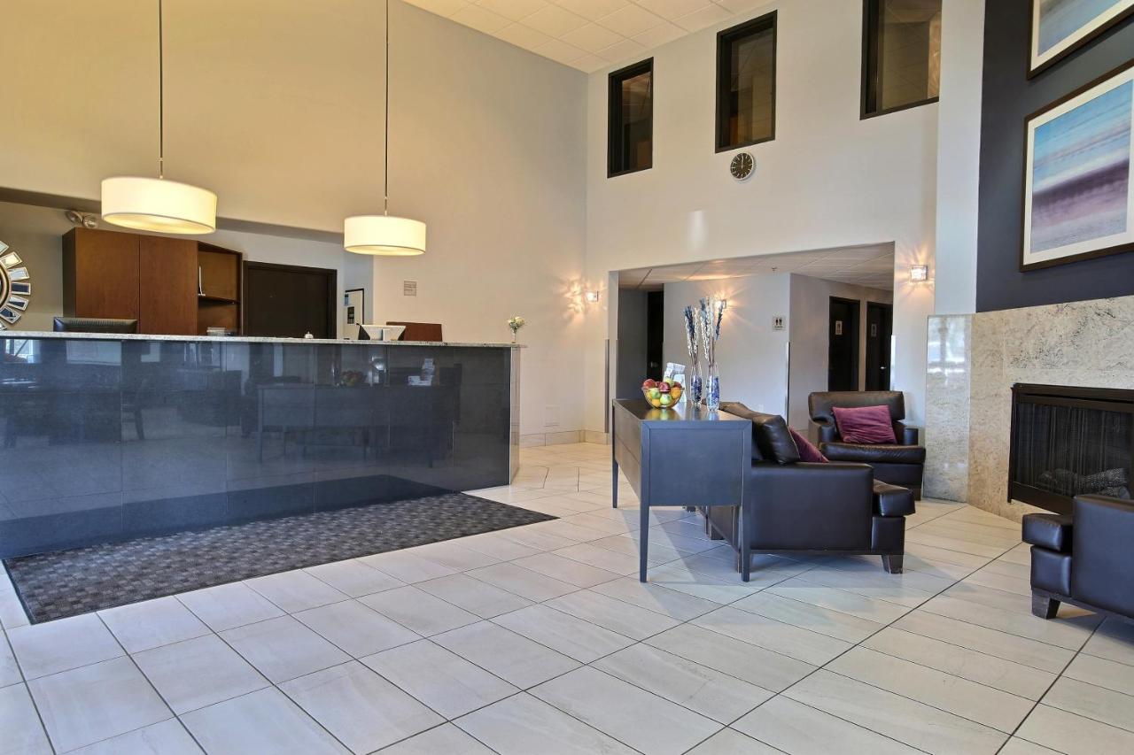 Super 8 By Wyndham Lachenaie/Terrebonne Buitenkant foto