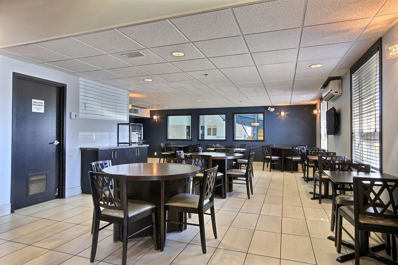 Super 8 By Wyndham Lachenaie/Terrebonne Buitenkant foto
